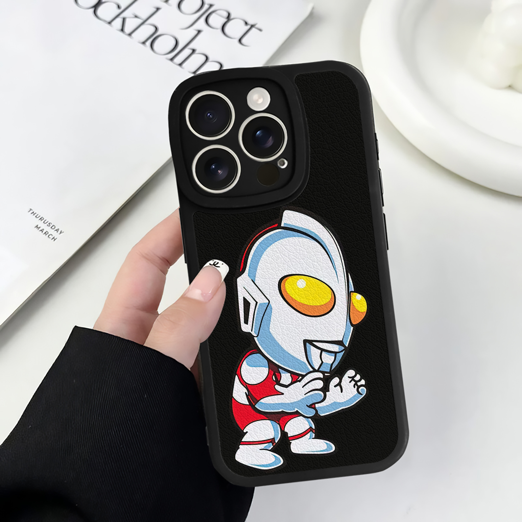 （画像用） ウルトラマン Ultraman 【iPhone 16シリーズ対応】シリコンスマホケース（レザー調） 材質：シリコン